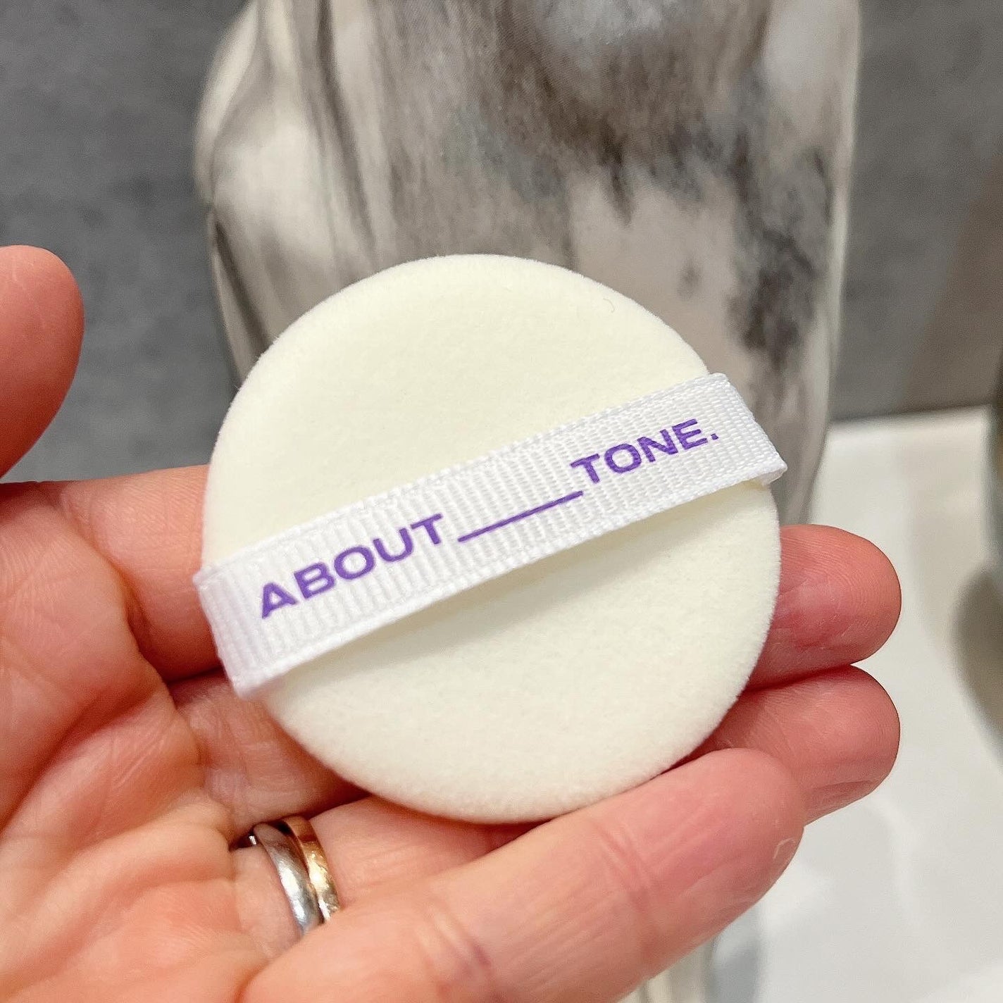 ブラーパウダーパクト/ABOUT TONE/プレストパウダーを使ったクチコミ(4枚目)