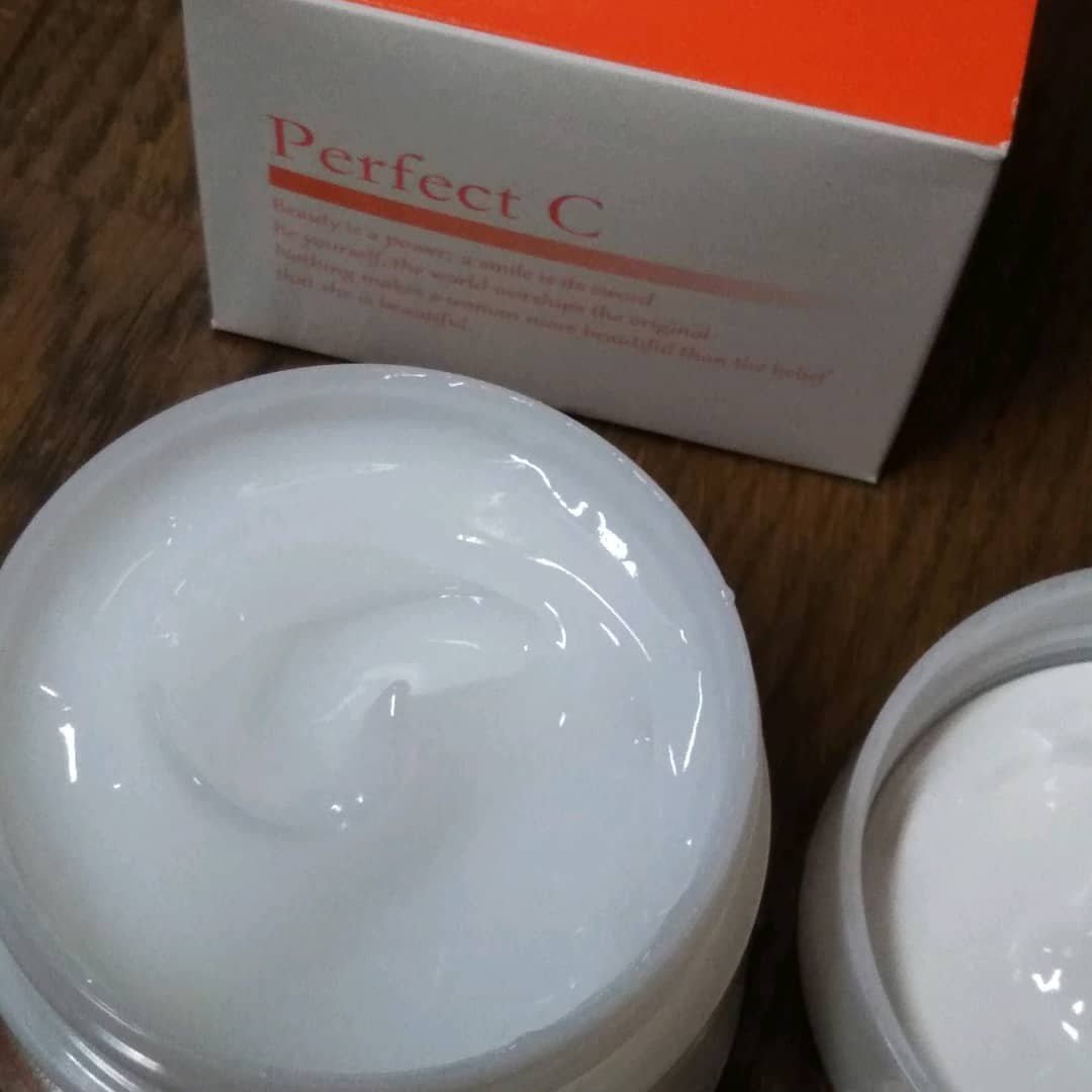 Perfect C パーフェクトC オールインワンジェルのクチコミ「洗顔後これひとつで肌をダブルコラーゲンとトリプルヒアルロン酸のうるおいベールで包んでくれるパー.....」（3枚目）