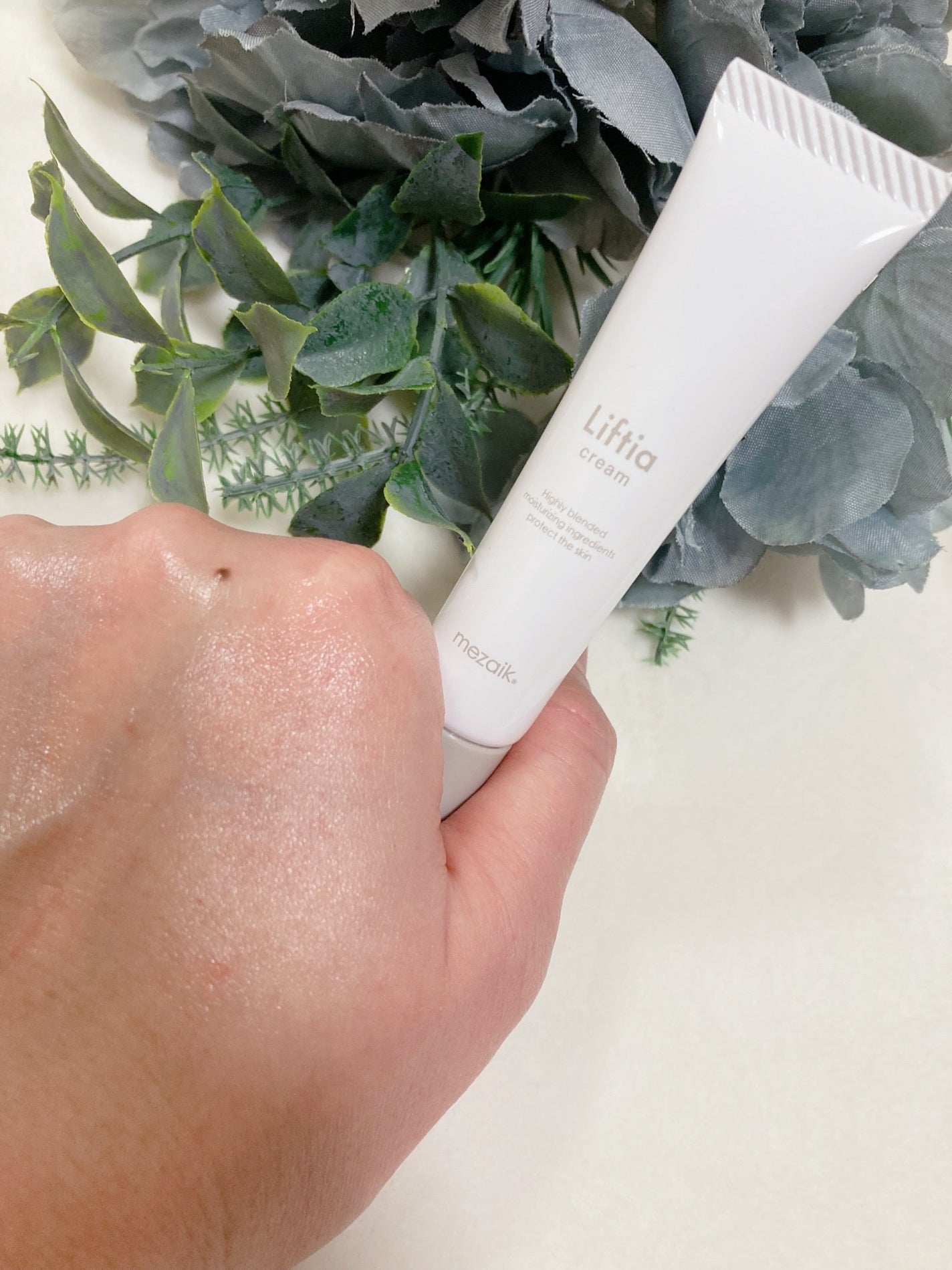 リフティアクリーム(目元用クリーム )/メザイク/アイケア・アイクリームを使ったクチコミ(3枚目)