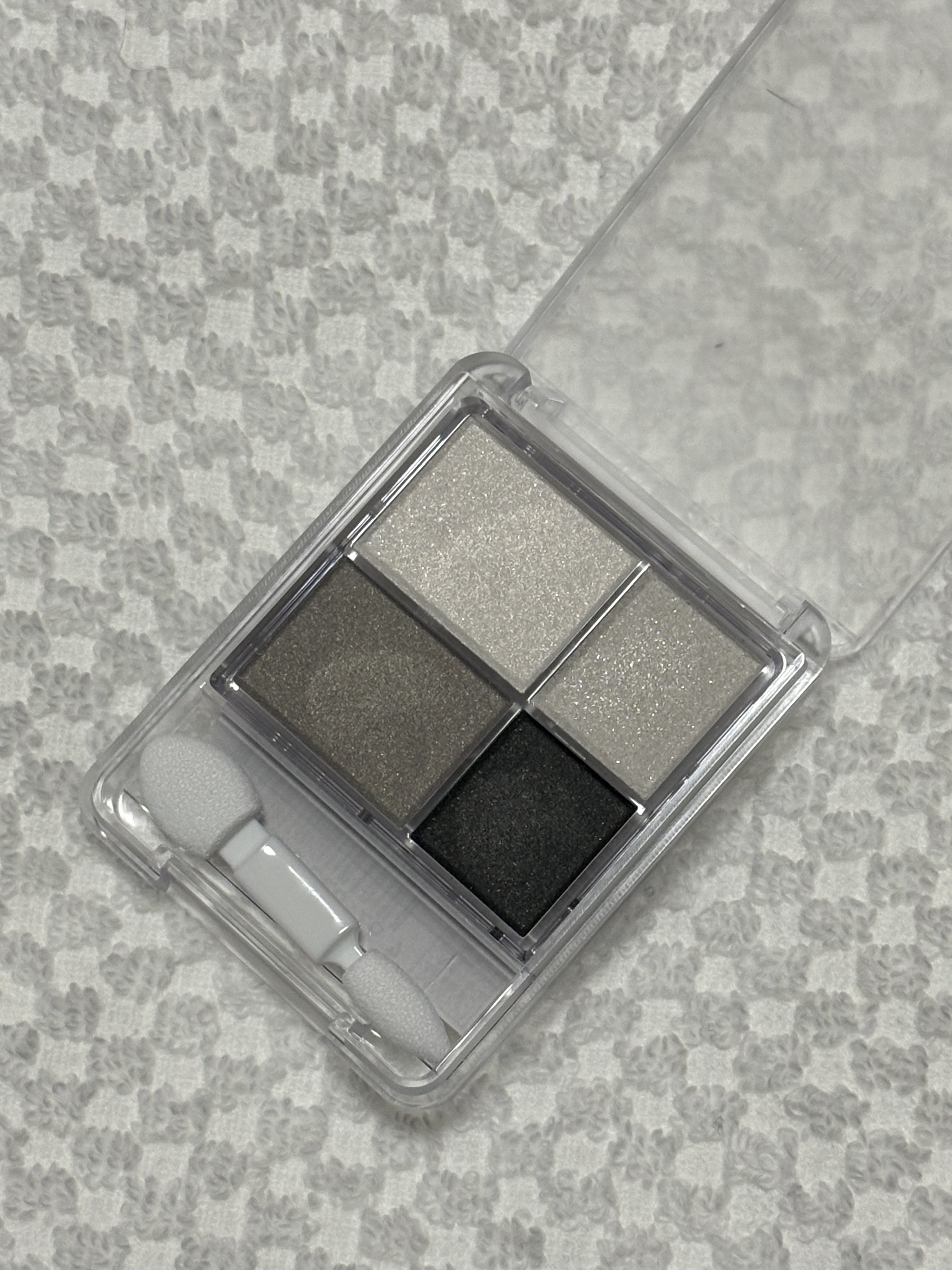 グラデーション アイシャドウ 06 グレー/ちふれ/アイシャドウパレットを使ったクチコミ（2枚目）