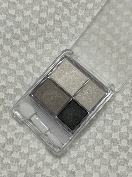 ちふれ グラデーション アイシャドウのクチコミ「ちふれ グラデーション アイシャドウ
06グレー ¥693
完全に色味だけで購入……🫣笑
リ.....」(2枚目)