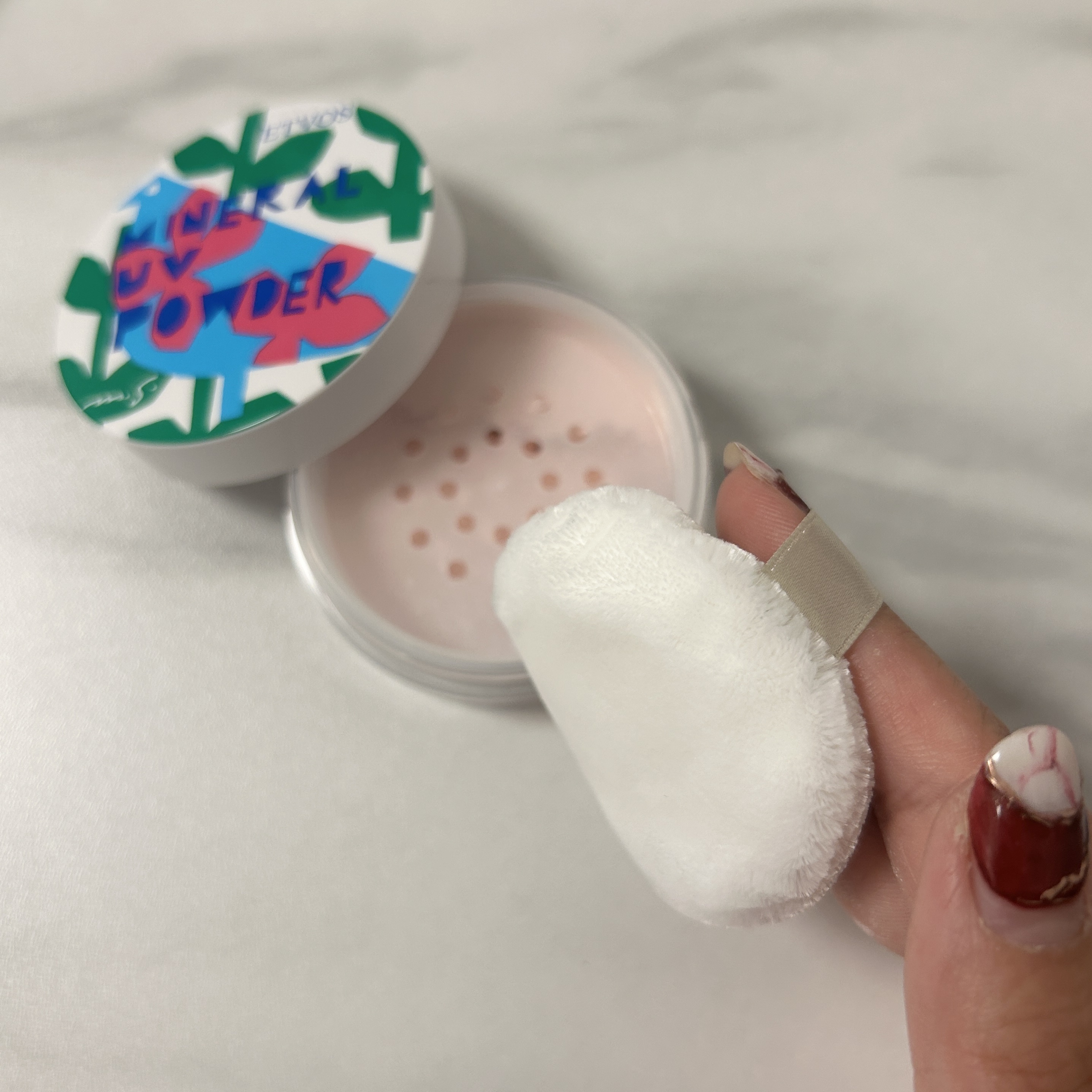 ミネラルUVパウダー サクラピンク/エトヴォス/ルースパウダーを使ったクチコミ（3枚目）