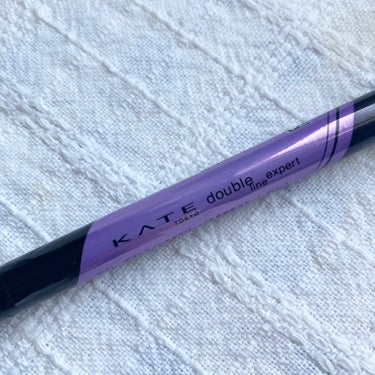 紫で作る影💜


今回ご紹介するのは
KATE
ダブルラインエキスパート
血色陰影カラー PU-1

⚠️取扱店舗が限られているそうなのでご購入前にご確認ください⚠️

こちらは紫色のダブルラインエキスパート。
一見びっくりするような蛍光紫ですが、
本物の影を少し濃くした様な肌なじみの良さ✨

涙袋が爆誕します👀
ぜひチェック✨

#KATE
#ダブルラインエキスパート
#血色陰影カラー
#極薄パープル
#涙袋ライナー #二重ライナー  #夏コスメ開封動画 の画像 その1