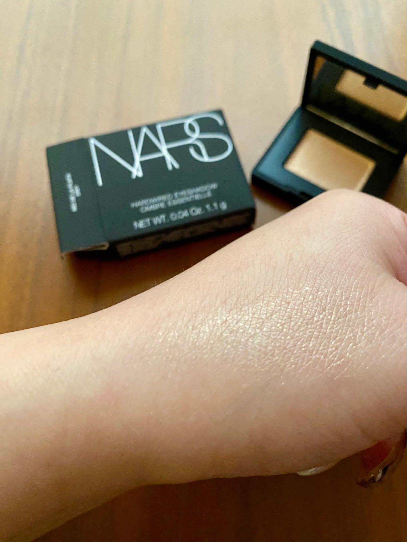 ハードワイヤードアイシャドー/NARS/単色アイシャドウを使ったクチコミ(3枚目)
