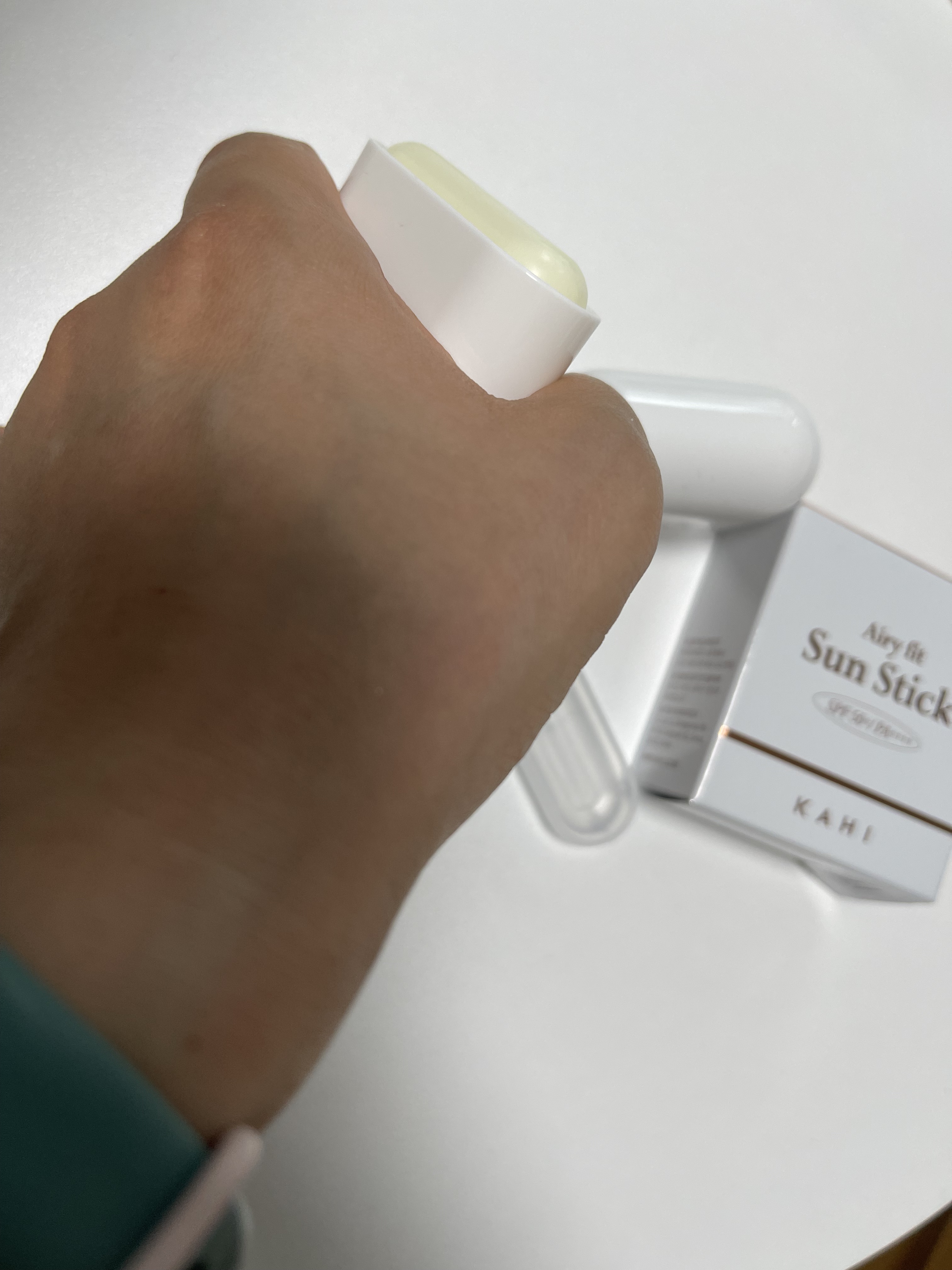 エアリーフィットサンスティック/KAHI/日焼け止めスティックを使ったクチコミ（3枚目）
