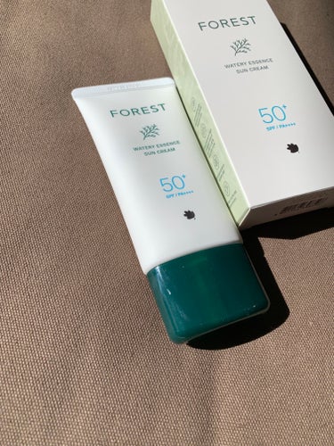 みずみずしく白浮きしない日焼け止め🌞


#GREENFINGER
#フォレスト
#ウォータリーエッセンスサンクリーム
SPF50+ ／ PA++++
80mL   ¥2860（qoo10）





