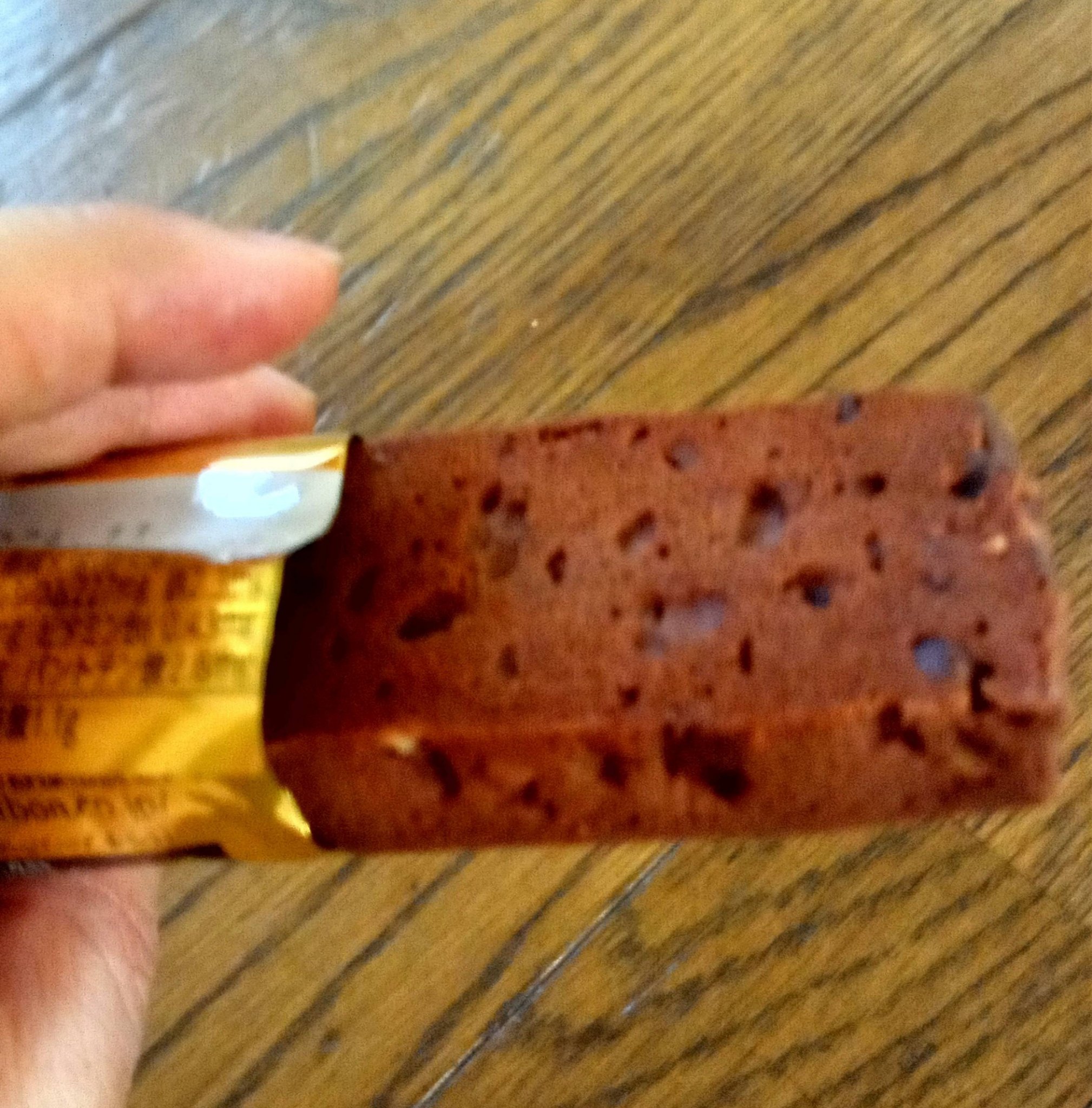 プロテインバー　チョコレートクッキー/ブルボン/プロテインバーを使ったクチコミ（2枚目）