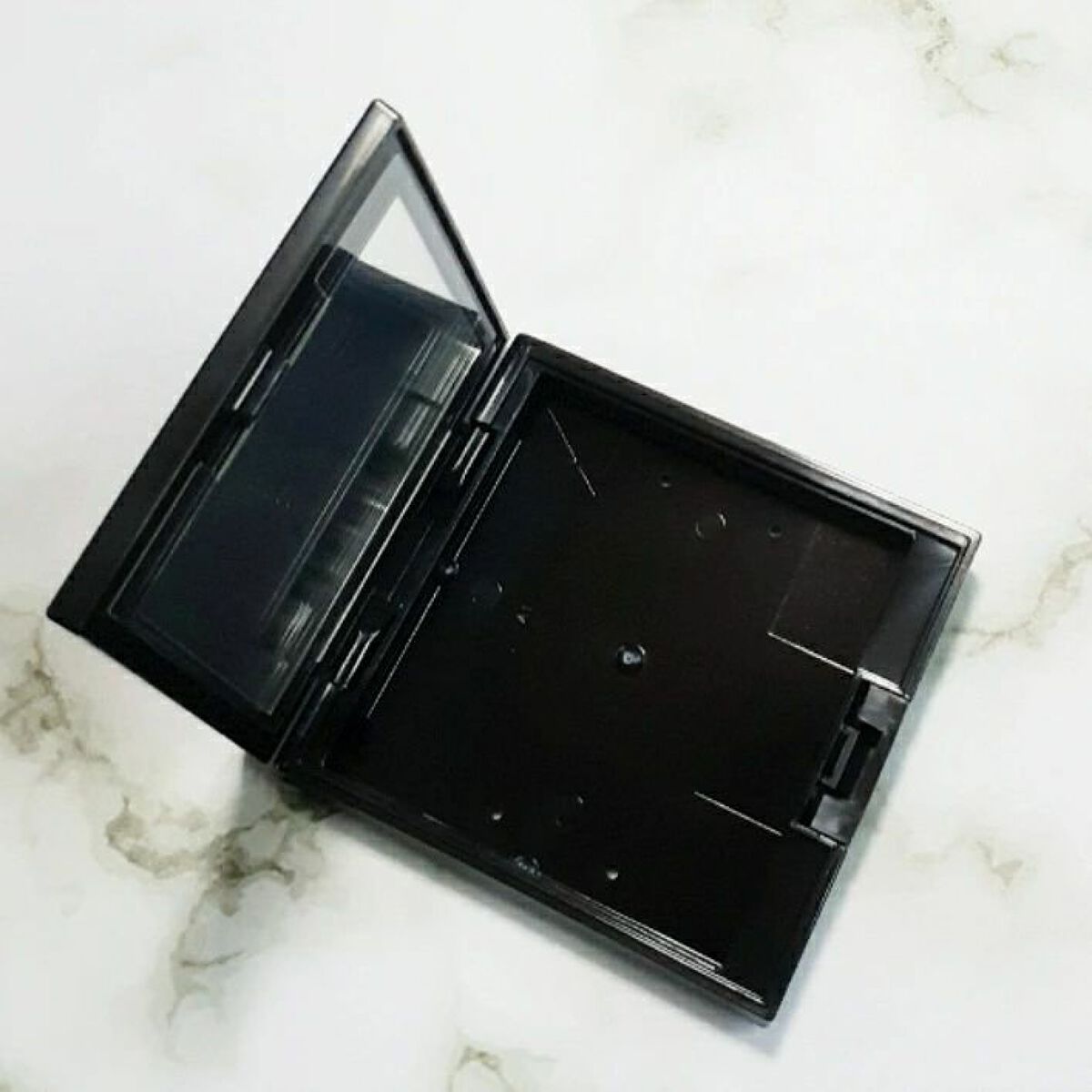 ADDICTION アディクション ザ コンパクト ケース I のクチコミ「ADDICTIONの夏コスメ🌻
 
 
4月22日に発売した限定‼️

Summer 2022.....」（2枚目）