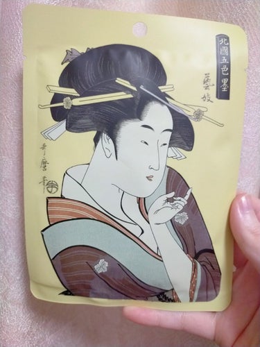 MITOMO 浮世絵シートマスク ビタミンのクチコミ「MITOMO
 ビタミン+江戸紫エッセンスマスクです。
浮世絵シリーズの、藝妓さんの絵みたいで.....」（1枚目）