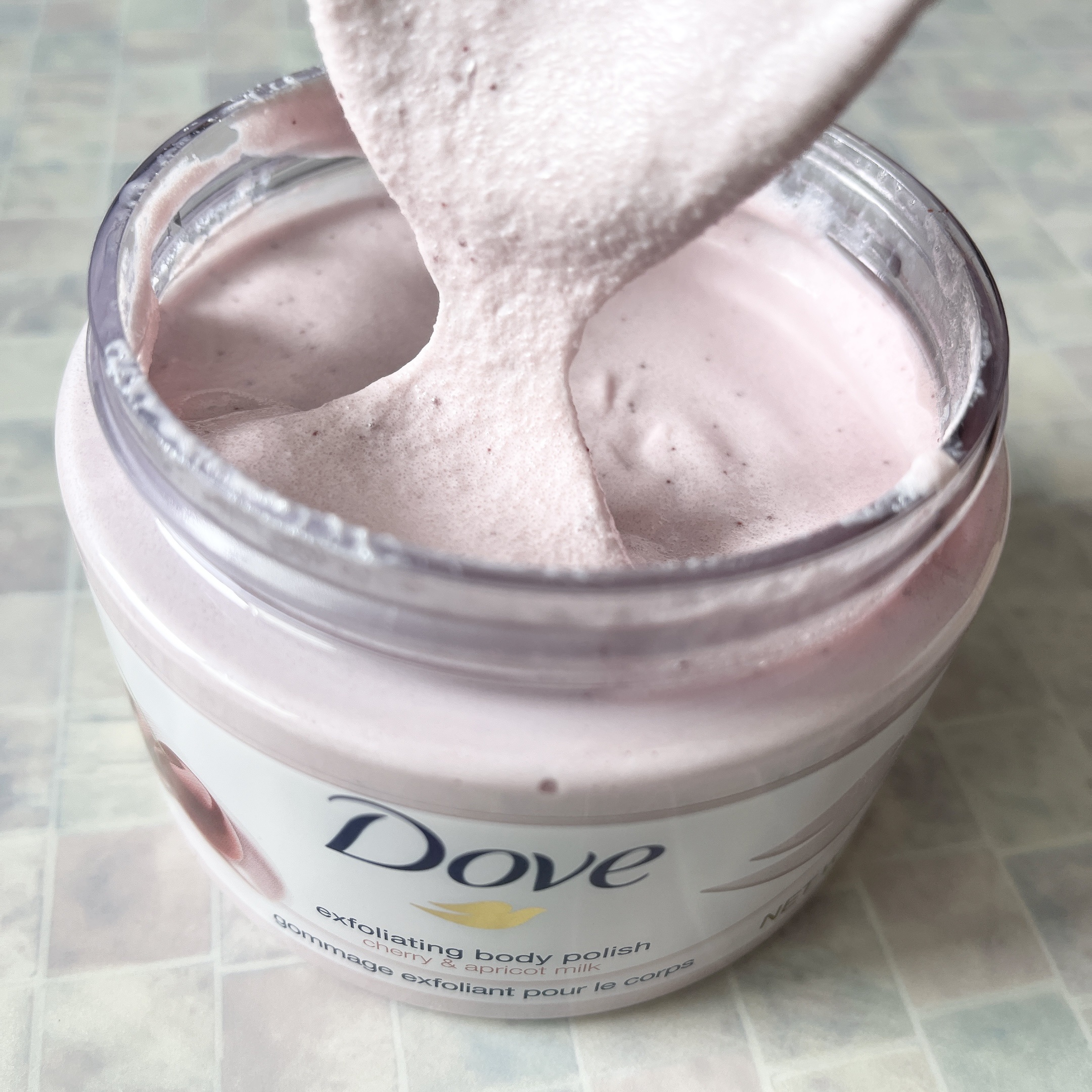 ダヴ ふわとろ　クリーミースクラブ チェリー＆アプリコットミルク/ダヴ/ボディスクラブを使ったクチコミ（2枚目）