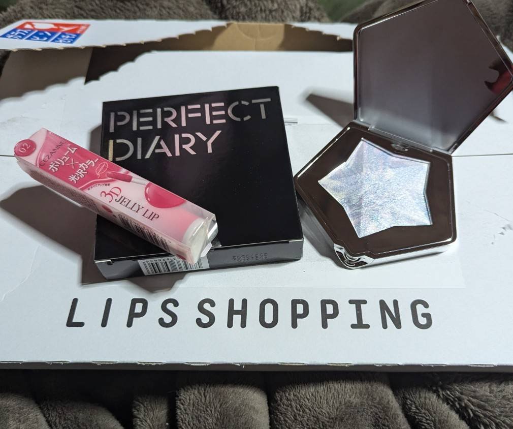 スターダストダイヤモンドハイライトパウダー/PERFECT DIARY/パウダーハイライトを使ったクチコミ（1枚目）