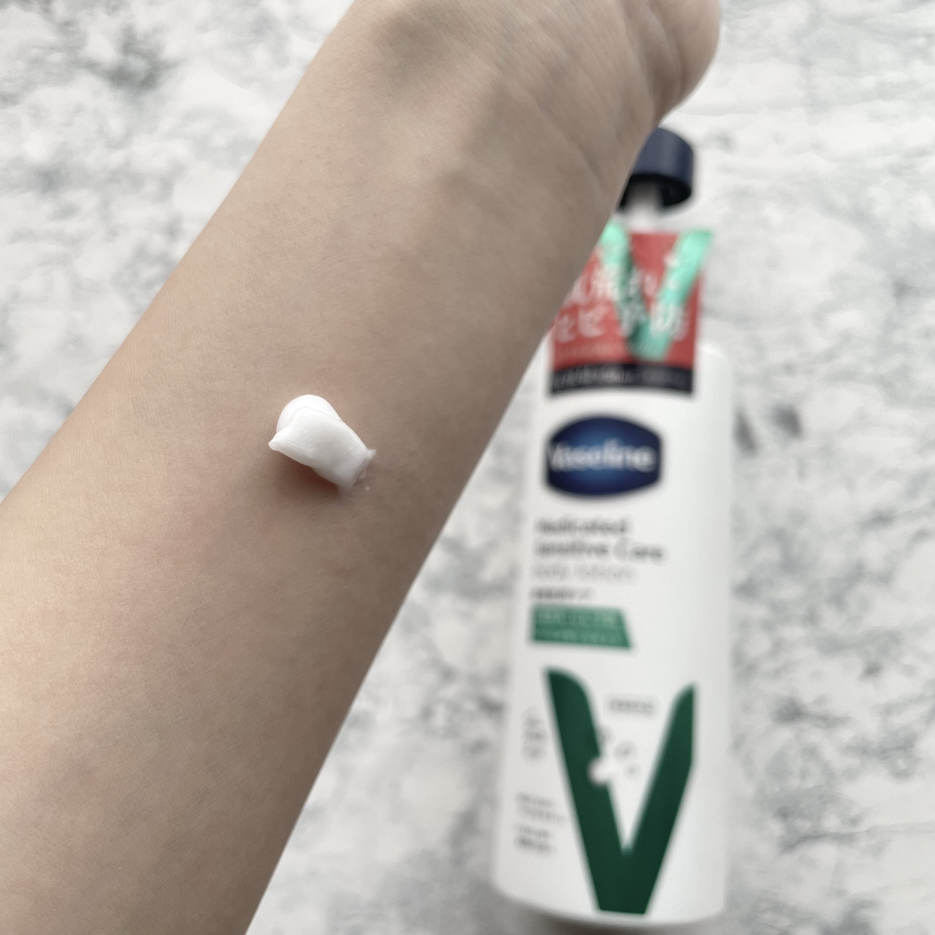 メディケイティッド センシティブケア ボディローション 美肌ケア【医薬部外品】/ヴァセリン/ボディローションを使ったクチコミ（2枚目）