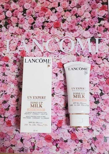 LANCOME UVエクスペール トーンアップ ローズ
ピンク味のある化粧下地です。
SPF50+、PA++++︎💕︎

実は出た当時から日本人の肌色に合うような色味として出た
ローズが気になっていまし