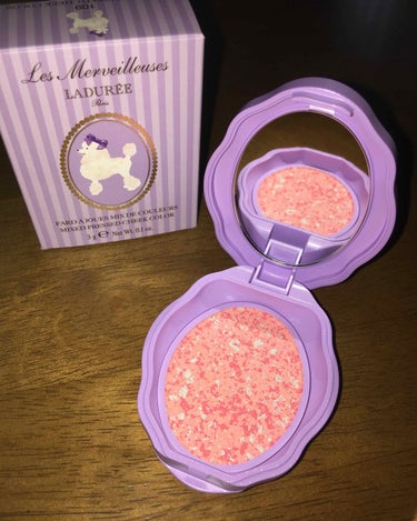 Les Merveilleuses LADURÉE
ミックスド プレスト チークカラー 109番
5300円（税抜）

ラデュレの秋コスメです＼(^^)／🌸
蓋に子犬のイラストがあってめちゃくちゃ可愛い