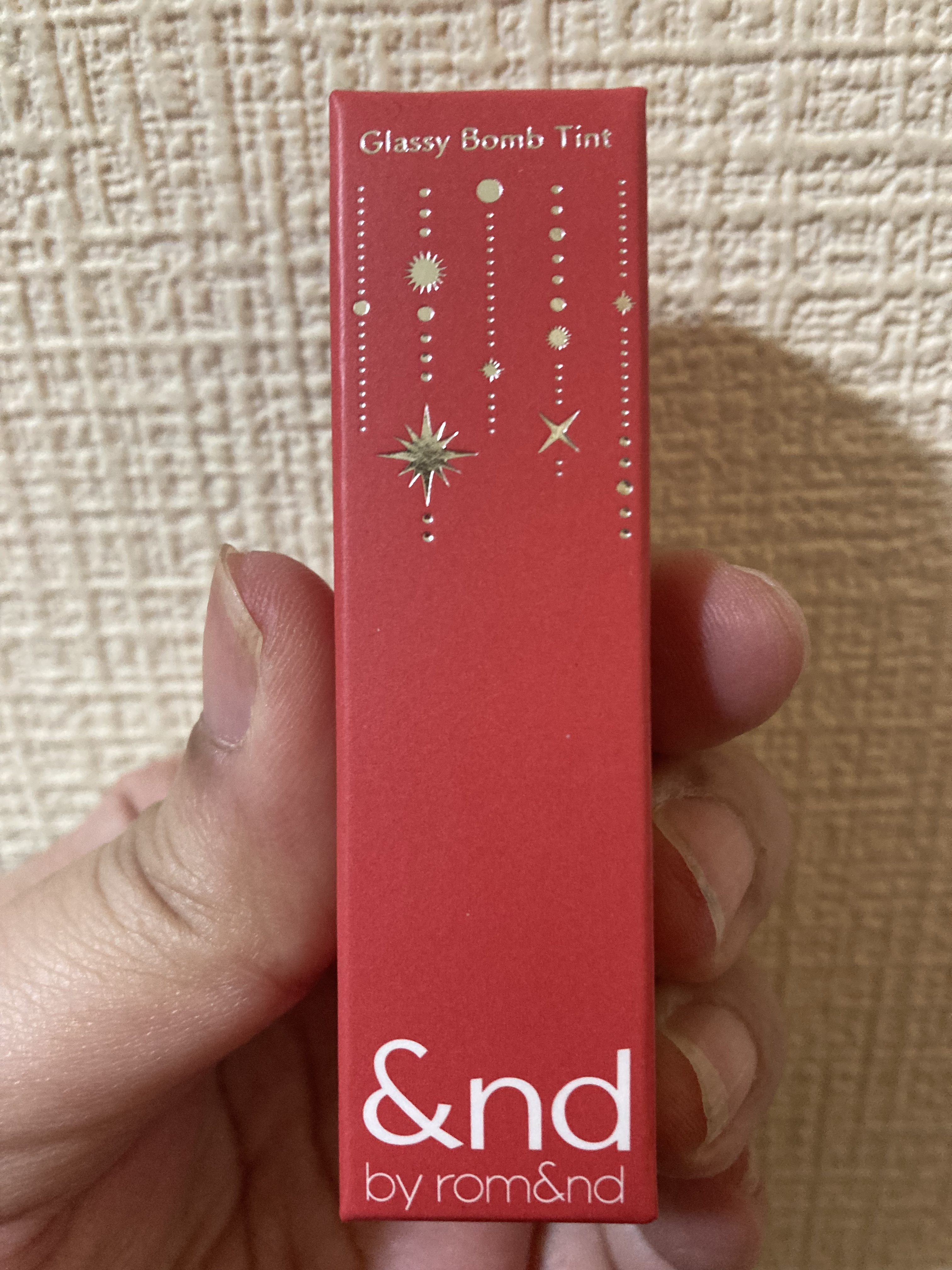 アンドバイロムアンド　グラッシーボムティント HL01 RED FLAKE/&nd by rom&nd/リップティントを使ったクチコミ（1枚目）