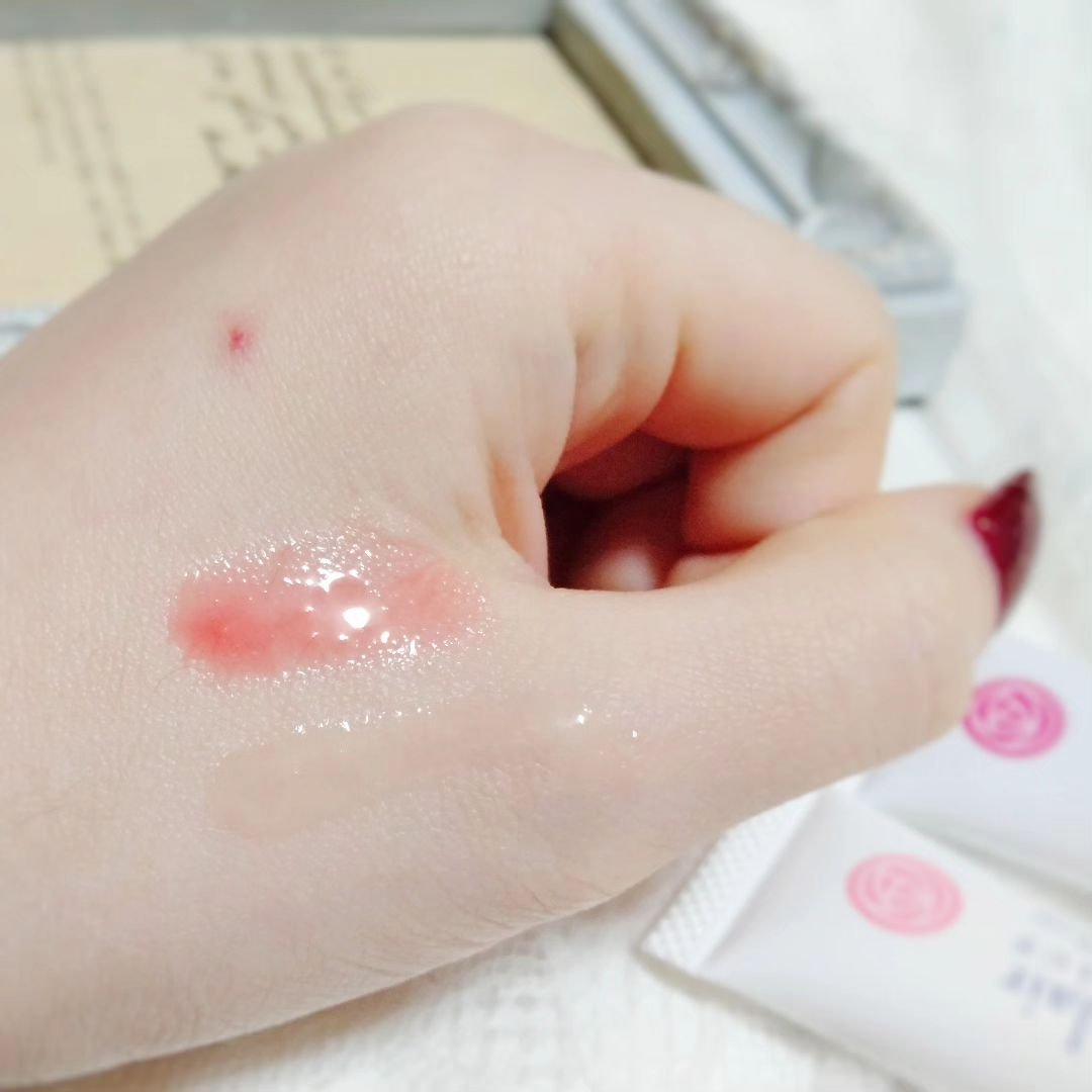 ローズリップグロス オーガニックレッド/ブルークレール/リップグロスを使ったクチコミ（2枚目）