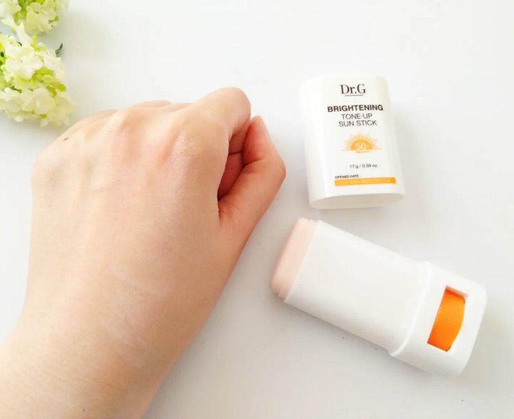 ブライトニングアップサンスティック SPF50+ PA++++/Dr.G/日焼け止めスティックを使ったクチコミ(3枚目)