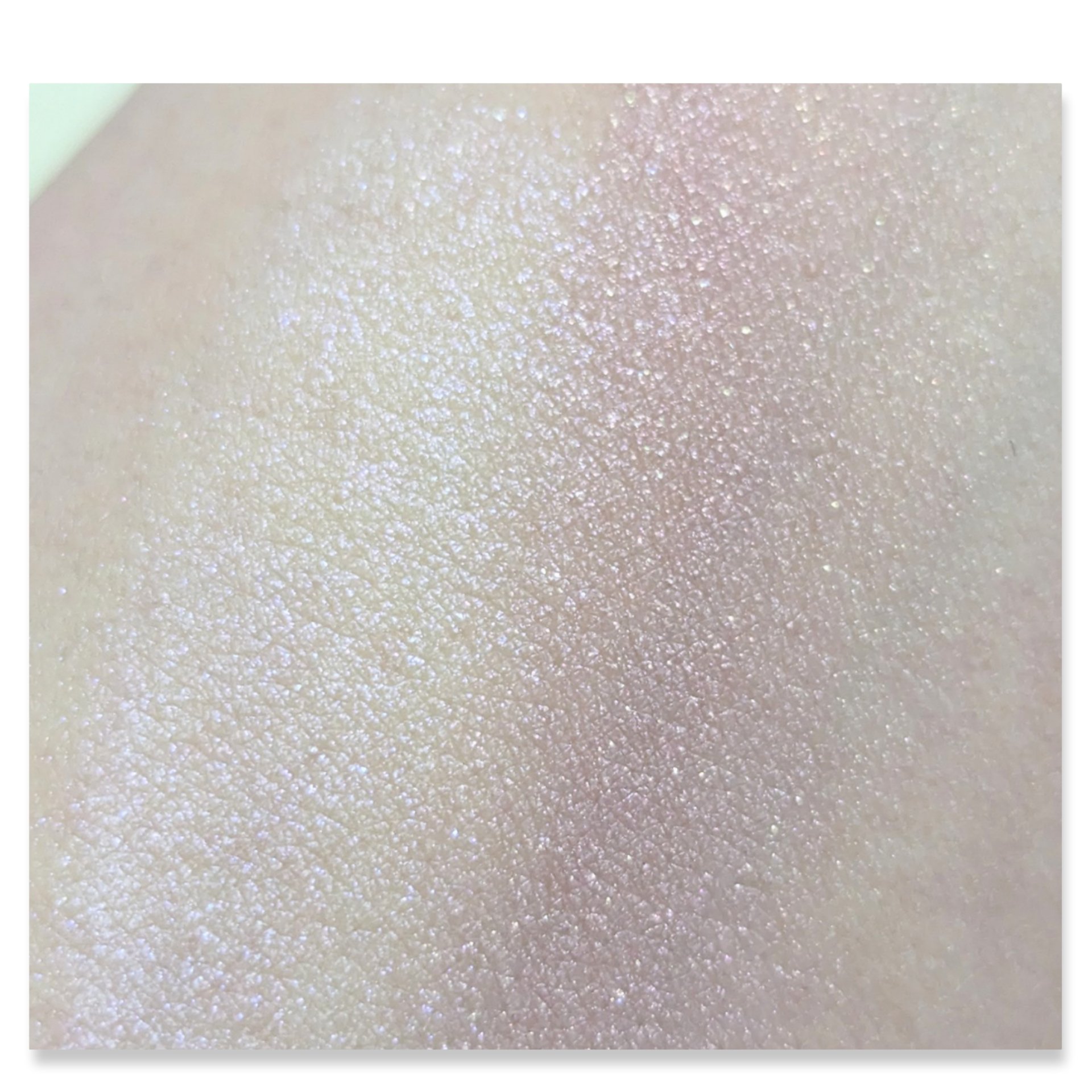 アイカラー/media luxe/アイシャドウパレットを使ったクチコミ（2枚目）