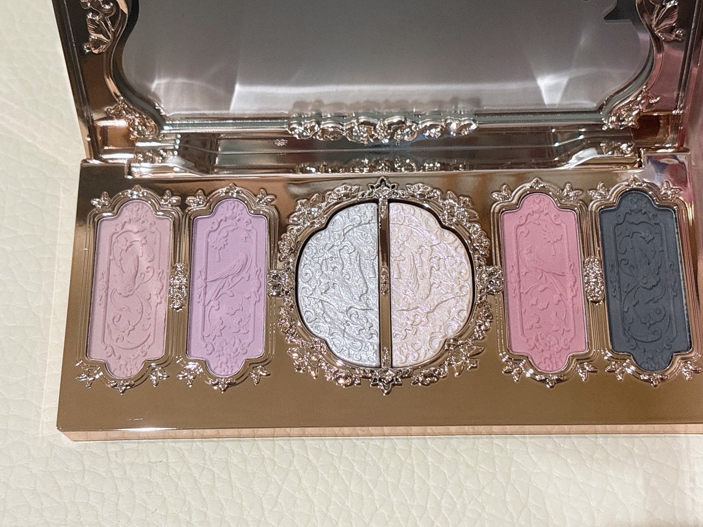 胡蝶雲肩6色アイシャドウパレット/FlowerKnows/アイシャドウパレットを使ったクチコミ(1枚目)