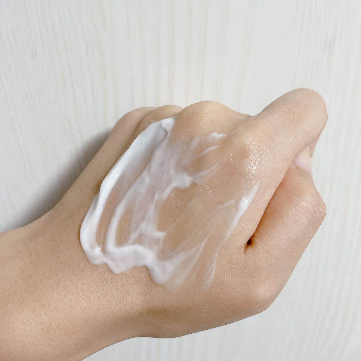 CarpeDiem ハンド＆ネイルクリーム Candy Pop/ディアリオ/ハンドクリームを使ったクチコミ（2枚目）