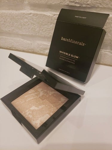 bareMinerals インビジブル グローのクチコミ「ベアミネラル　インビジブルグロー

ハイライト？なのかな
ベアにハマってた時に友達から誕プレで.....」（1枚目）