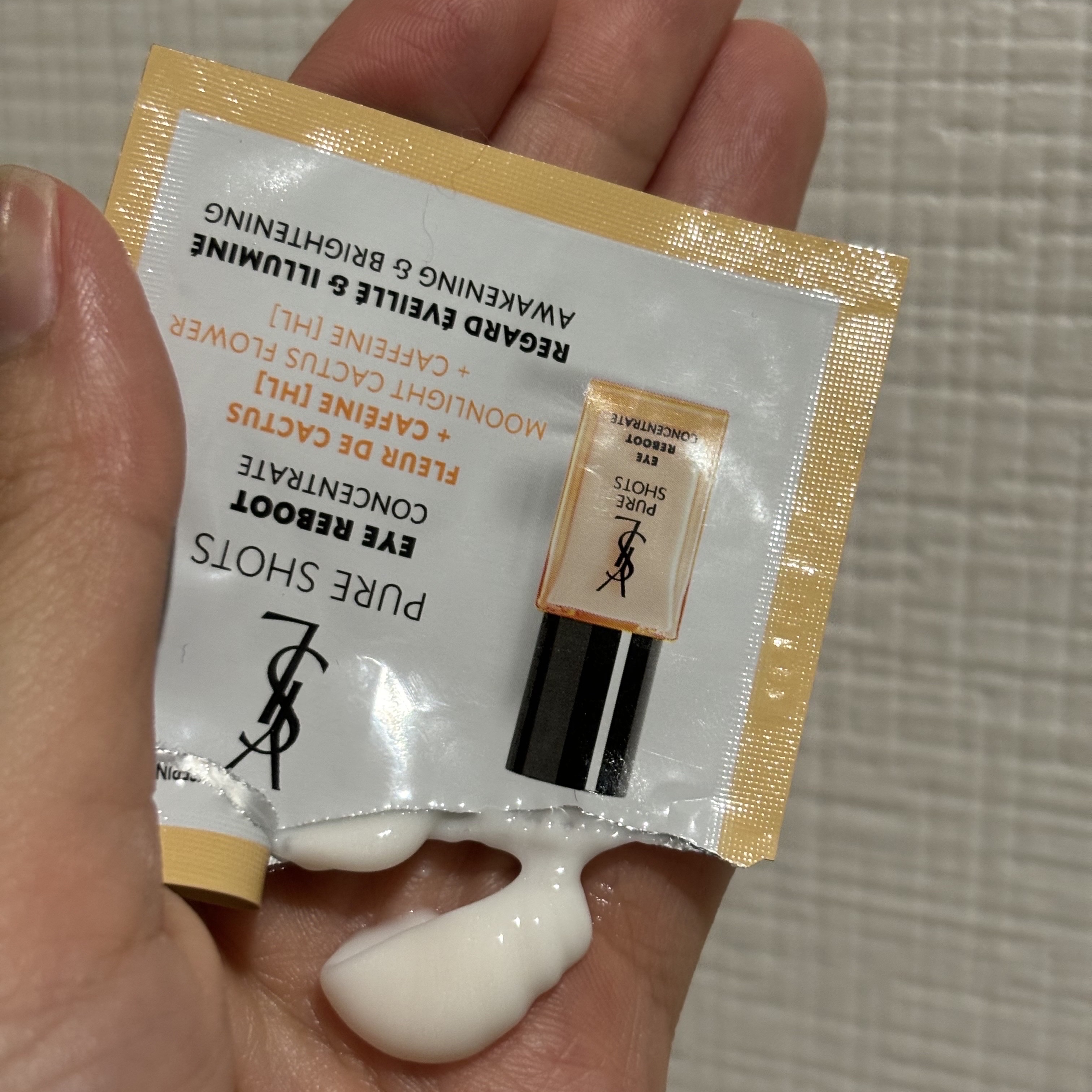 YVES SAINT LAURENT BEAUTE  ピュアショット アイセラムのクチコミ「YVES SAINT LAURENT BEAUTE
ピュアショット アイセラム

YSL製品を.....」（3枚目）
