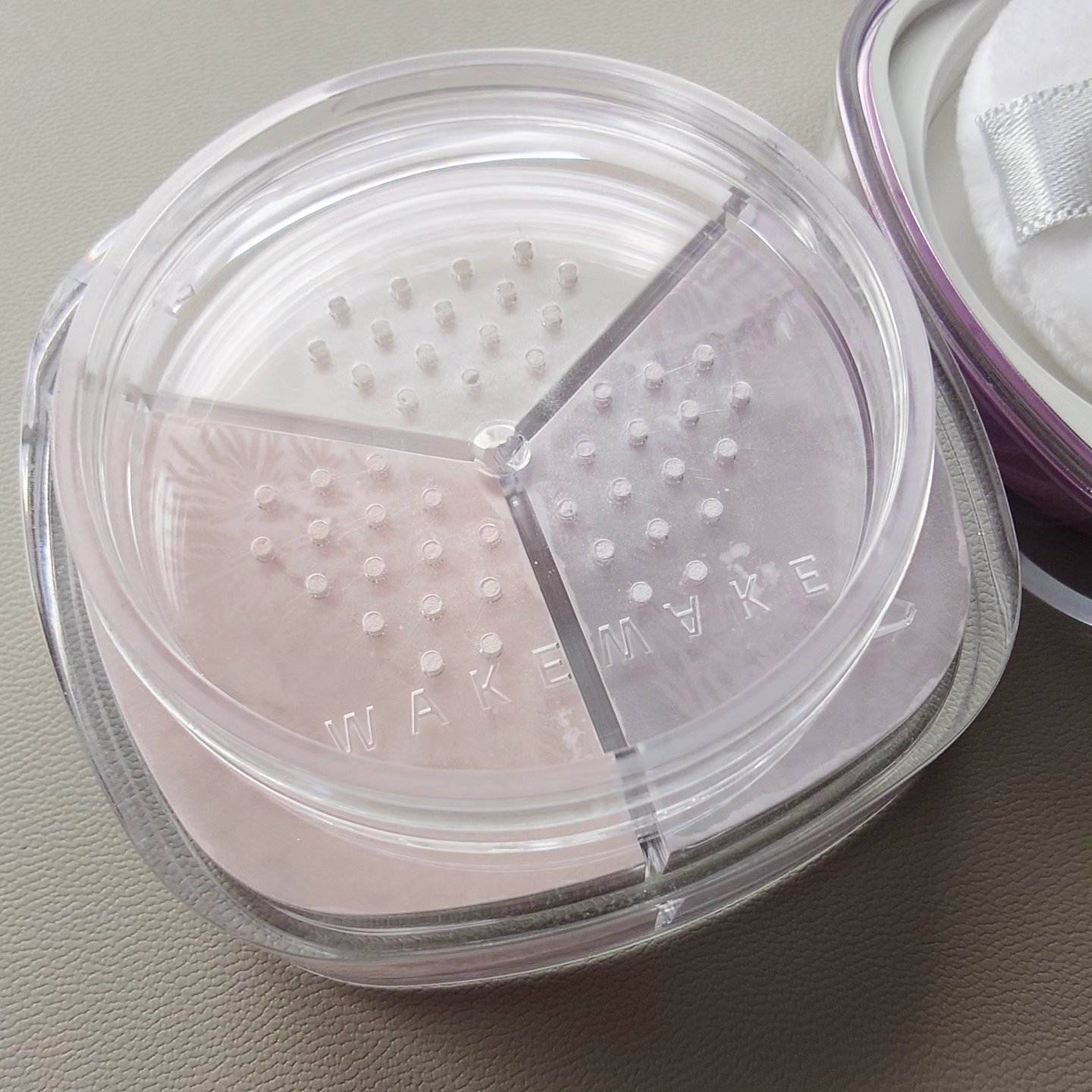 ステイフィクサーマルチカラーパウダー/wakemake/ルースパウダーを使ったクチコミ（3枚目）