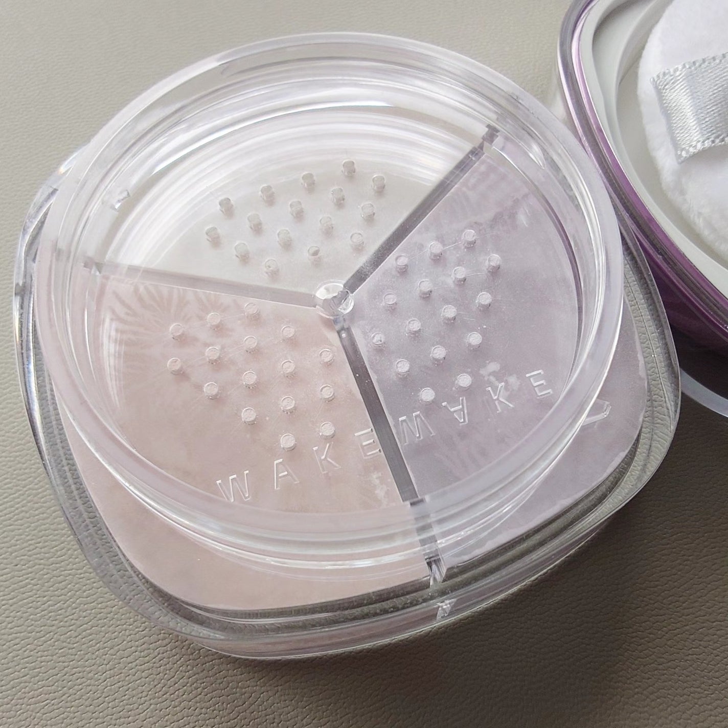 ステイフィクサーマルチカラーパウダー/wakemake/ルースパウダーを使ったクチコミ(3枚目)