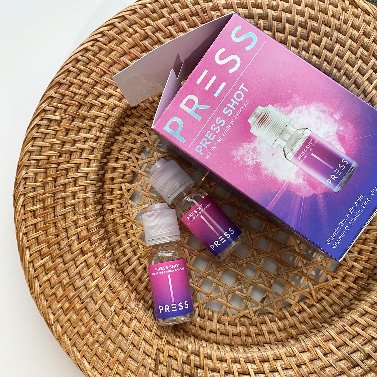 韓国のオリーブヤングで販売中の、
ワンショットで飲めるオールインワンの
マルチビタミンドリンク🍋

仕事に家事育児をしていると
毎日疲れが取れないなぁと思っていたのですが…！
軽く携帯して水なしで飲める手軽さがありがたい〜！

．
#PR