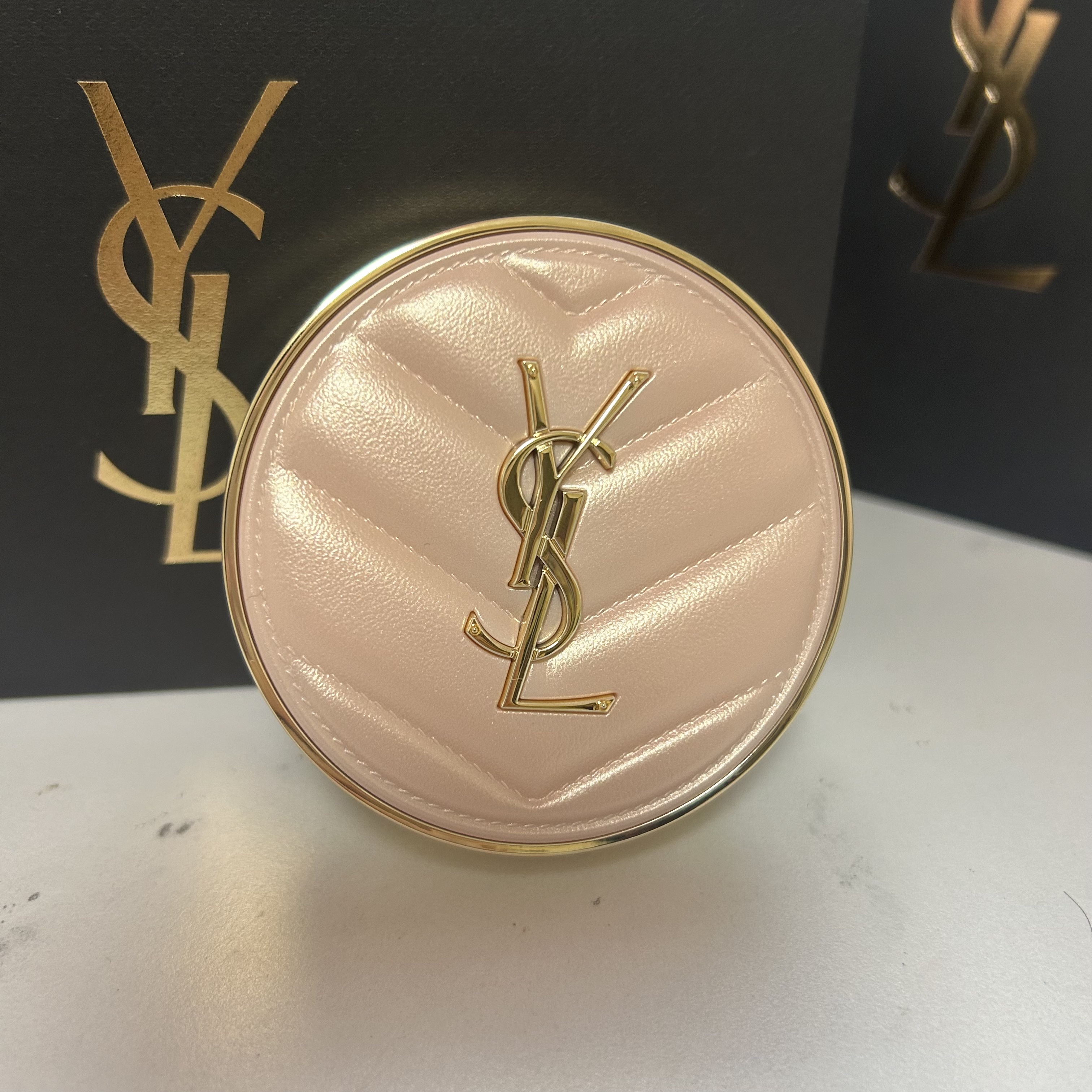 YVES SAINT LAURENT BEAUTE ラディアント タッチ グロウパクトのクチコミ「
ずっと欲しかったYVES SAINT LAURENT BEAUTEのラディアントタッチグロウ.....」（1枚目）