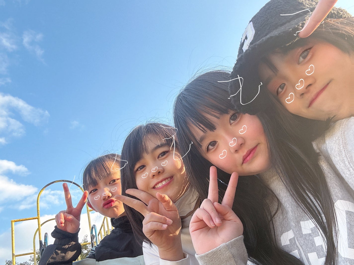 みー on LIPS 「リア友と写真😘😘#リア友#可愛い..」(1枚目)