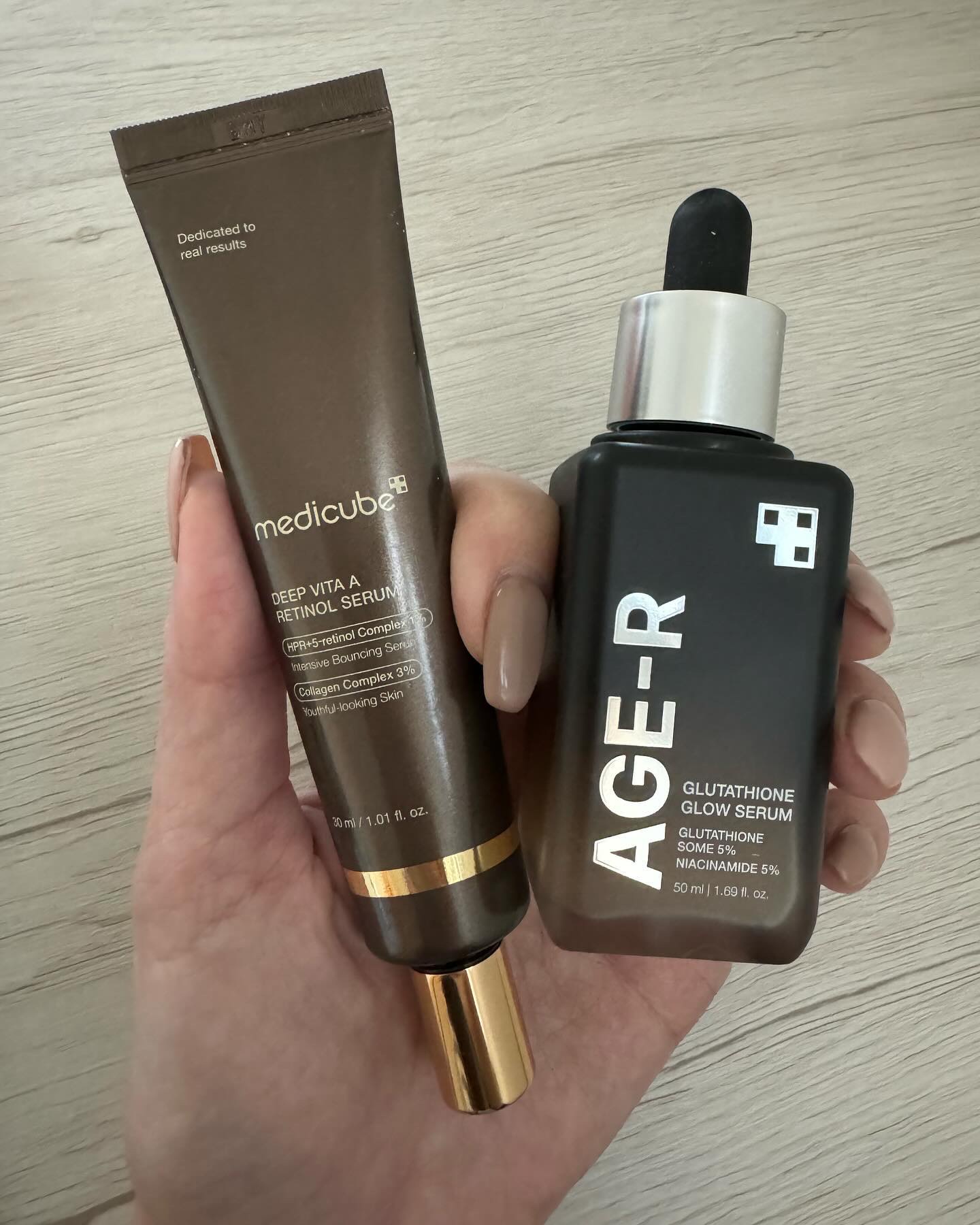 .
2024/4/29発売されたセラムを
早速お試しさせていただきました✧︎*｡٩(ˊωˋ*)و✧︎*｡

@medicube_officialjapan 
◽️ディープビタAレチノールセラム　30ml
5in1のトータルアンチエイジングケ