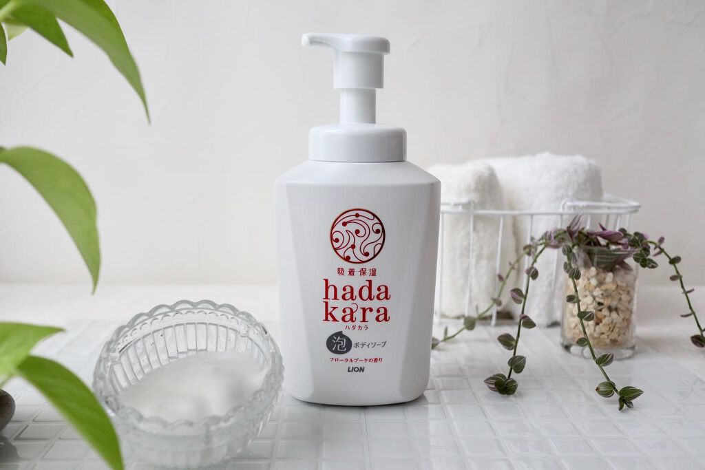 hadakara ボディソープ 泡で出てくるタイプ  フローラルブーケの香り 本体大型サイズ825ml/hadakara/ボディソープを使ったクチコミ（1枚目）