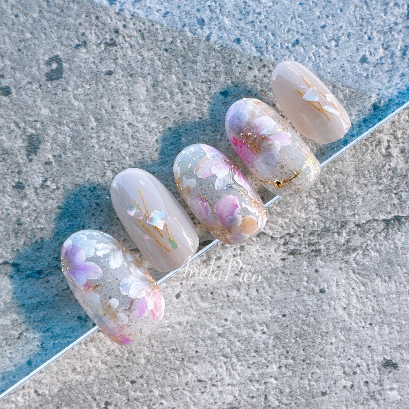 mamico on LIPS 「*ふわふわなフラワーネイル✨和風な雰囲気にも見えるのは、ベース..」(1枚目)