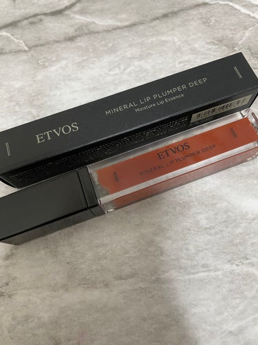 etovos 
💄ミネラルリッププランパー

ハニーテラコッタ
色がとにかく可愛いです
テラコッタカラーで、濃すぎず
薄すぎずクリア感のあるカラーで
かなり気に入りました😻❤️
オレンジよりのブラウンです🧡

香りは柑橘系の香りできつくなく
とてもつかいやすいです😊💓

プランパーなので唇をぷっくり
させてくれる効果もあります💓

#提供_エトヴォス
#エトボス
の画像 その0