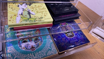 Rownyeon ミントソーダシリーズメイクブラシのクチコミ「私のコスメ収納事情を。
無印良品のアクリル引き出し5段はほとんどアイシャドウで埋まりました。.....」(3枚目)