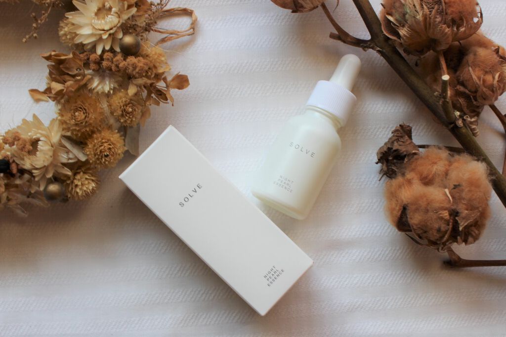 kuriko on LIPS 「#SOLVEの#ナイトパールエッセンスこちら1本で、顔のくすみ..」(2枚目)