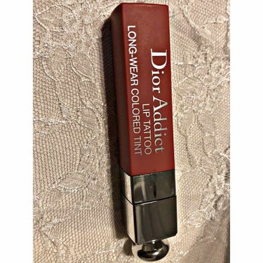 Dior アディクトリップティント 351 3888円

すぐ色が落ちるのが気になるのでやっと
ティントを買いました😊
351番は誰にでも合うピンクって感じで
青みピンクとかではないですが
ドツボの色、