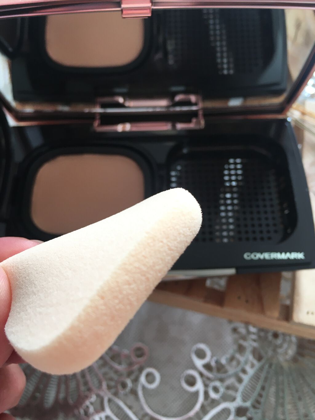 フローレス フィット/COVERMARK/クリーム・エマルジョンファンデーションを使ったクチコミ(2枚目)