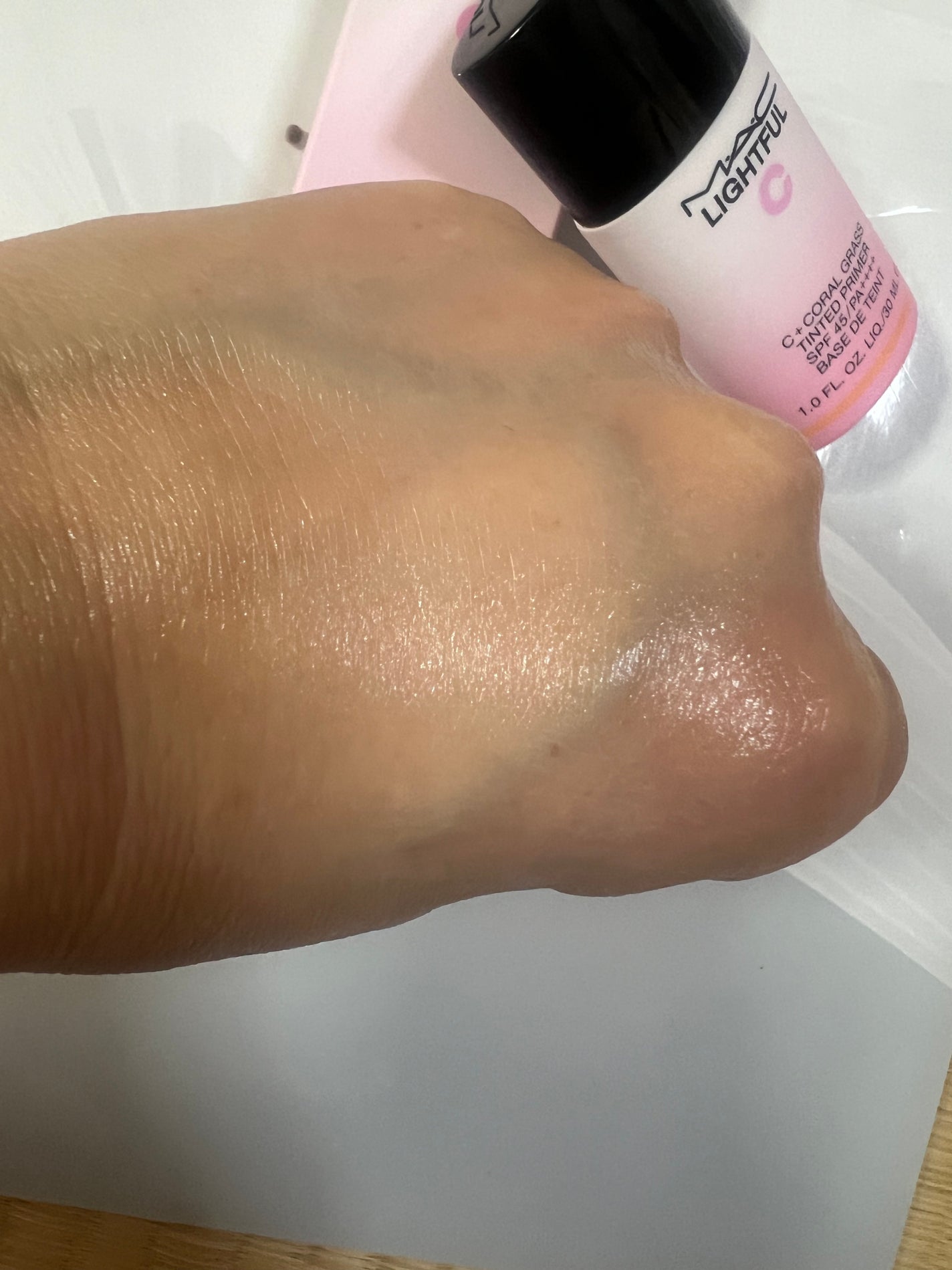 ライトフル C+ティンティッド プライマーSPF45(PA++++)/M・A・C/化粧下地を使ったクチコミ(3枚目)