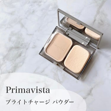 #PR #花王

プリマヴィスタ  ブライトチャージ　パウダー🌟
使用色▷オークル03

脱・厚塗りカバーファンデ！
素肌感を残しながらしっかり毛穴・色むらをカバーしてくれるというファンデーション。

使ってみると確かに薄づきで、ナチュラルな印象。
パウダーといえども粉っぽくなく、しっとりとするような使用感。
なめらかに密着するので、手早く均一に塗りやすいと感じました。

気になる毛穴をふんわりとぼかしてくれるようなカバー力も◎
マットな仕上がりが好みの方に合いそう。

厚塗り感がないので、メイク直しにも良さそうです。
落ち着いたピンク色のケースが可愛くて、ポーチに入れて持ち歩きたいな♡


#ブライトチャージパウダー #プリマヴィスタ #パウダーファンデ #ベースメイク #ファンデーション
の画像 その0