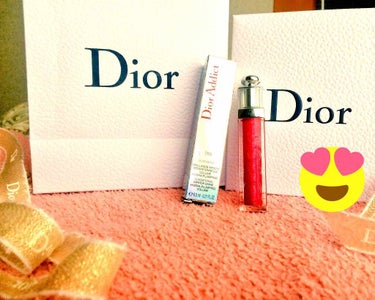 Dior アディクトグロス 759

友達から誕生日プレゼントで頂きました( ˘ω˘ )♡
自分じゃ選ばない色なので新鮮！
ゴールドと青のラメが入っててとってもキラキラ✨
まだ使用してないのですがこれか