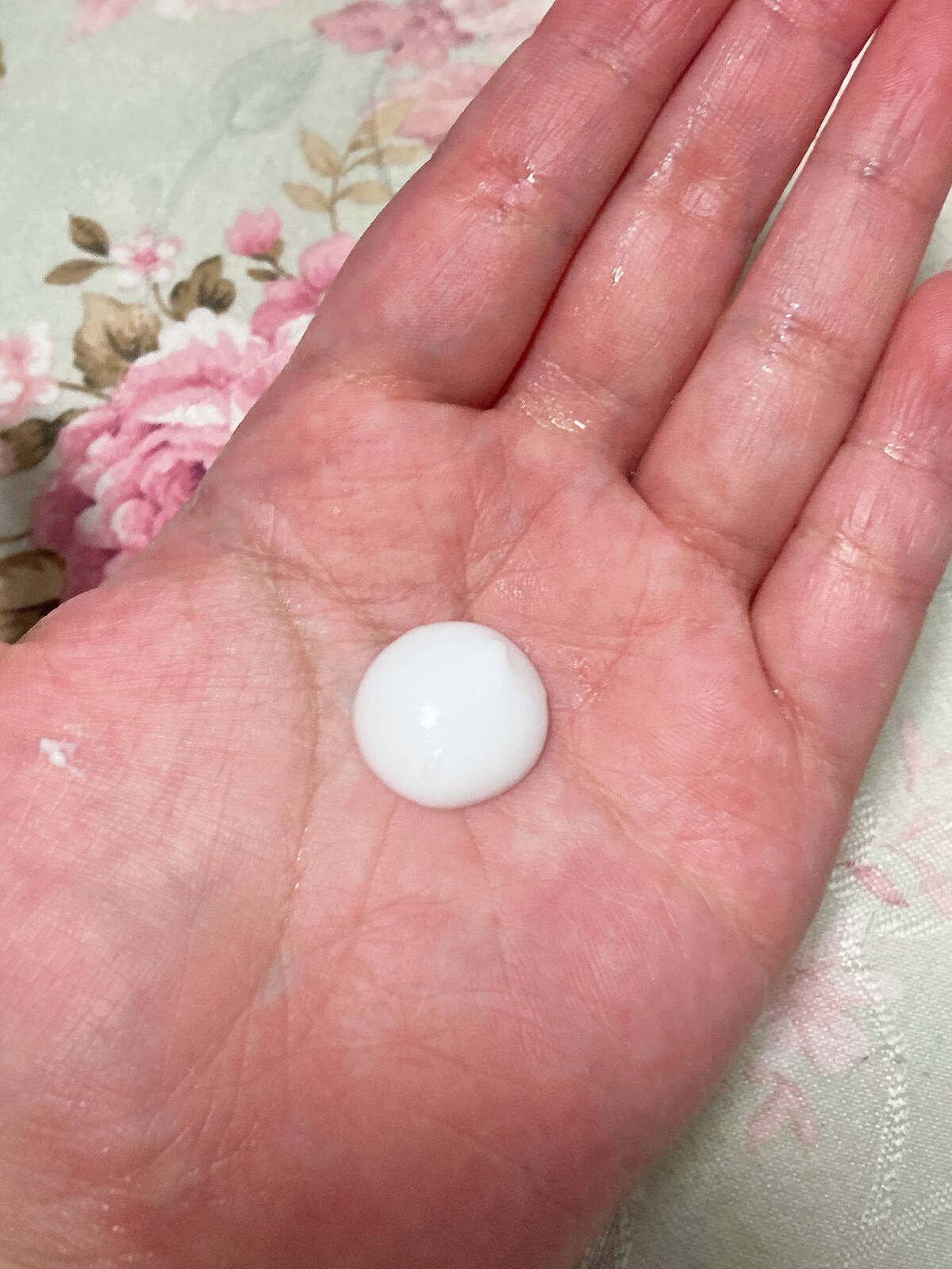 ニベア スキンミルク クリーミィ ほのかなフローラルの香り/ニベア/ボディミルクを使ったクチコミ（2枚目）