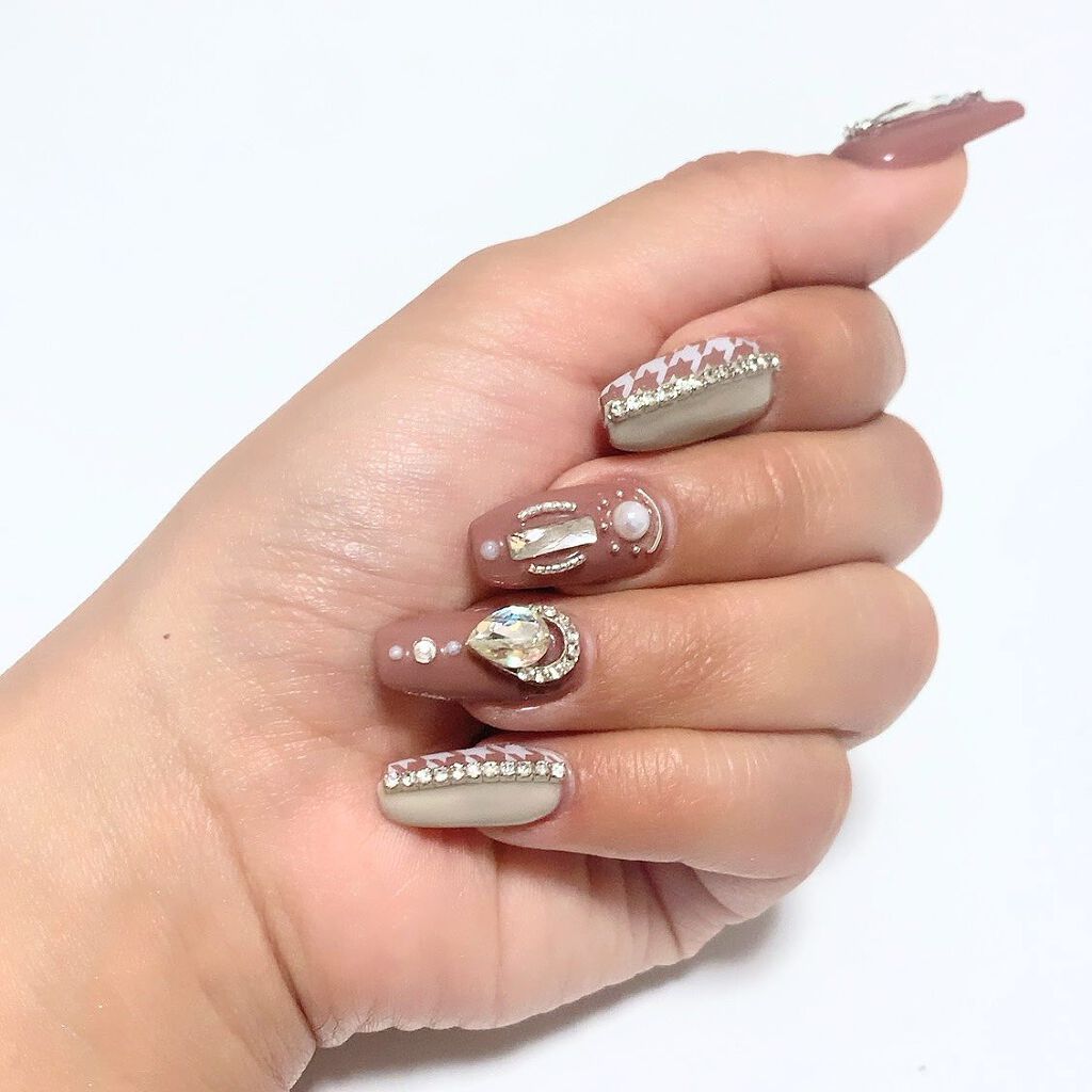 mikan on LIPS 「💅今週のネイル💅今回は千鳥格子ネイルに!手書きはとてもじゃな..」(1枚目)