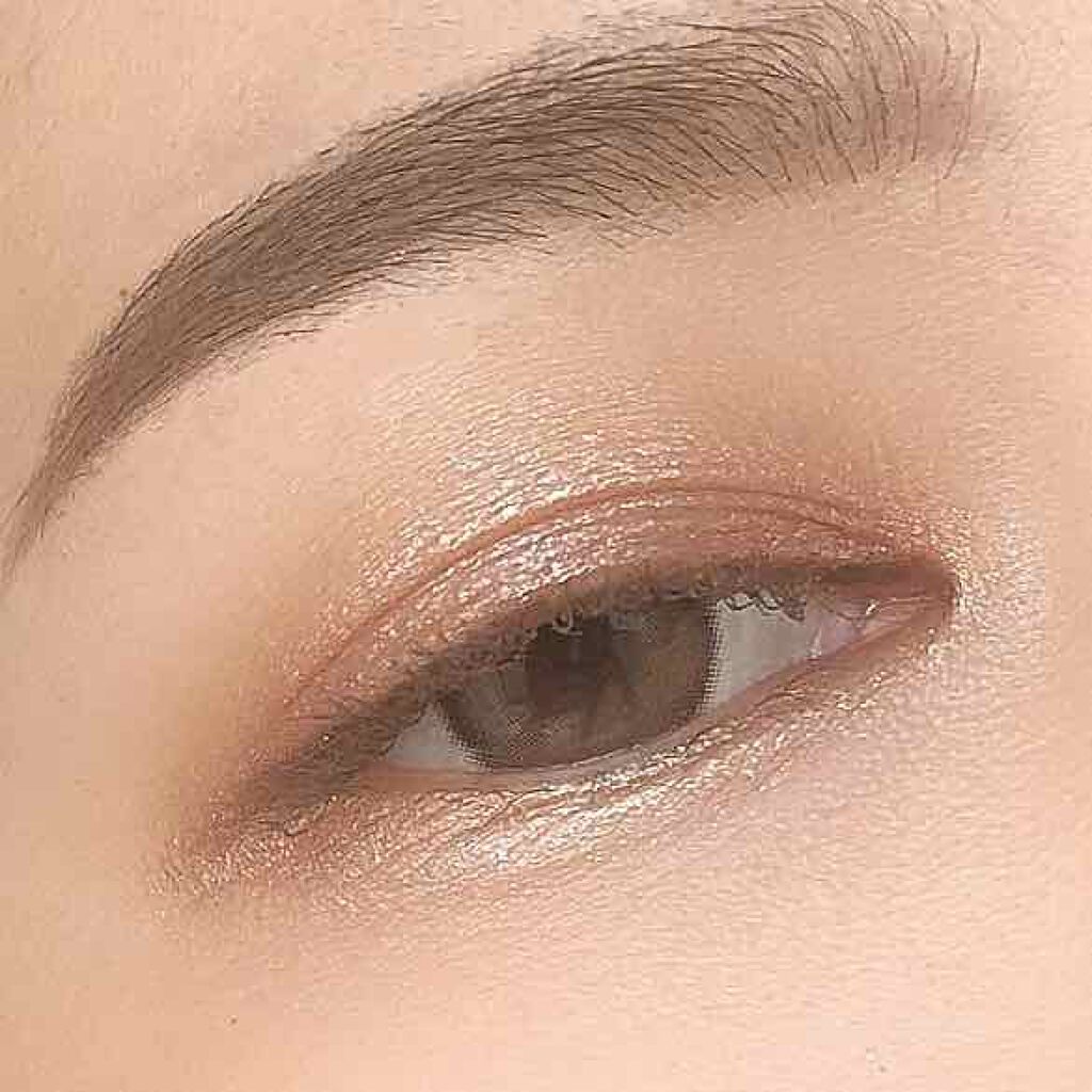 ともこ on LIPS 「#今日のメイクミシャとクリオのアイシャドウを使ってラメい..」(3枚目)