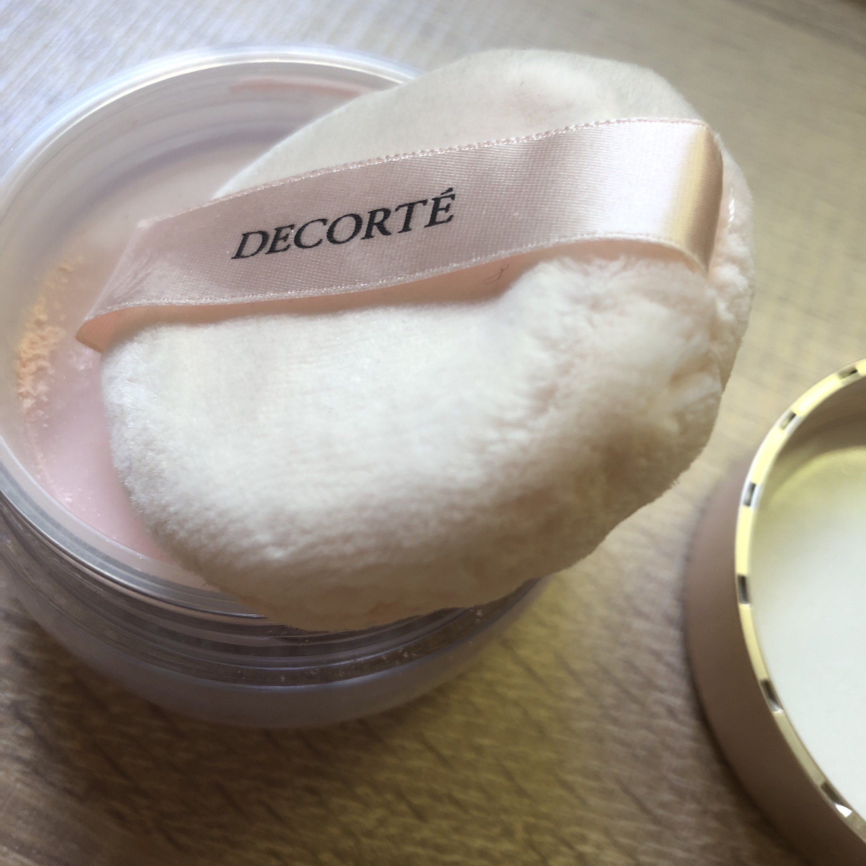 フェイスパウダー 80 glow pink/DECORTÉ/ルースパウダーを使ったクチコミ（3枚目）