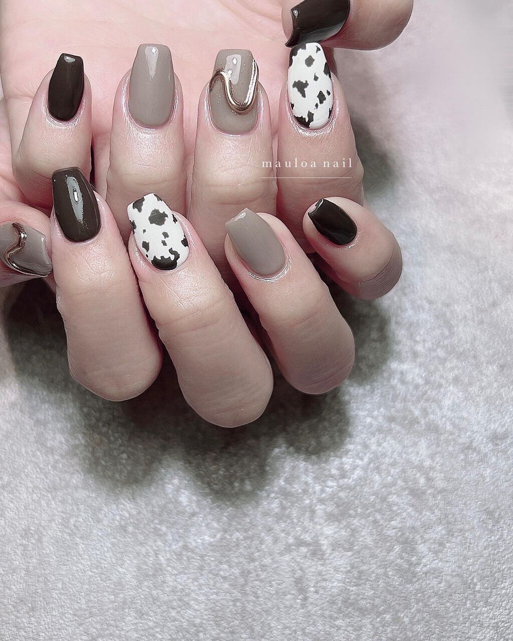 #ネイル,#月ネイル,#アートネイル,#海ネイル,#ミラーアートネイル,#アニマルネイル,#夏ネイル,#cow柄ネイル,#オータムネイル,#ジュエリーネイル,#ミラーネイル,#手書きアートネイル,#うねうねネイル,#ブラウンネイル,#秋ネイル,#天王寺ネイル,#牛柄ネイルのネイルデザイン