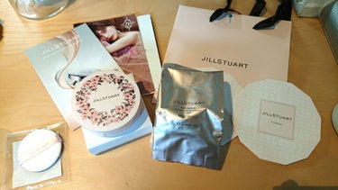 2020/9/22 購入品

JILLSTUARTの新作クッションファンデを購入しました！！
みずみずしく艶があるのでとてもおきにいりです！
カバー力というよりは素肌感に艶が出る感じです。

ファンデー