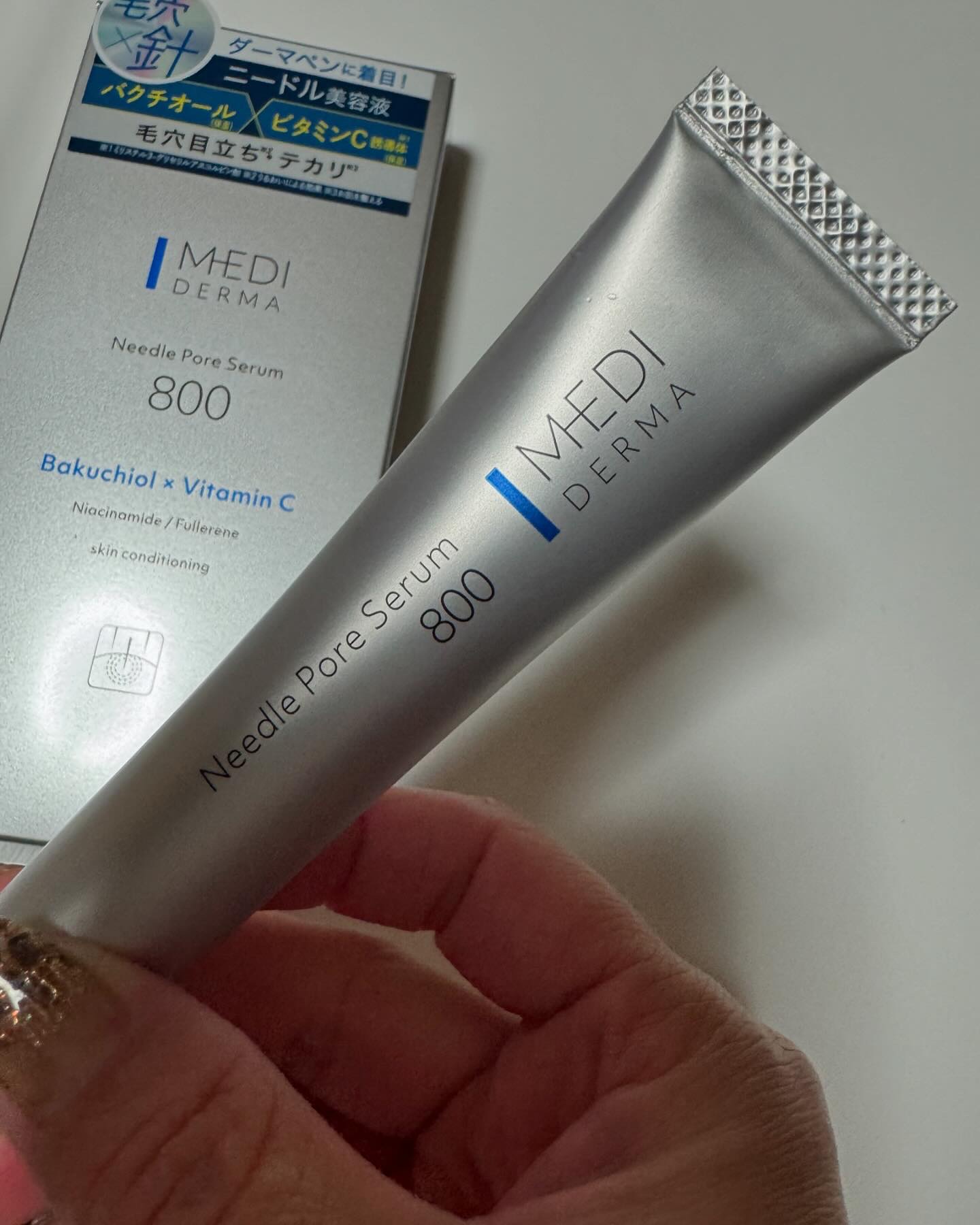 最近発売したばかりだから、まだ知らない方もいる？

MEDI DERMA メディダーマ ニードルポアセラム800
12ｇ

鼻、頬の毛穴の目立ちを特に気になってる私にとって、
こちらは、そんな悩みにアプローチする
1本あたり約610,000