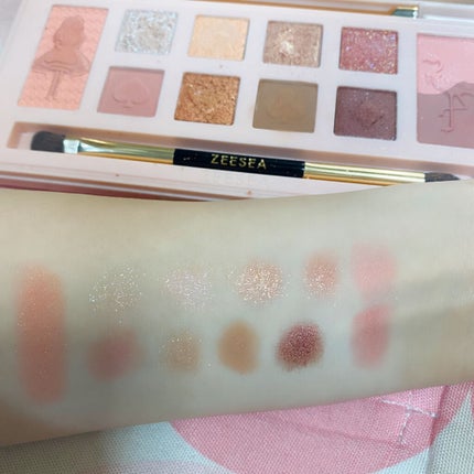 アリスドリームランドシリーズ 12色アイシャドウパレット(ZEESEA×大英博物館)/ZEESEA/アイシャドウパレットを使ったクチコミ(2枚目)